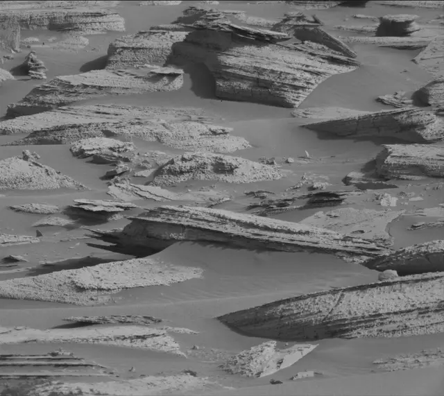Sol 4030: Mast Camera (Mastcam)