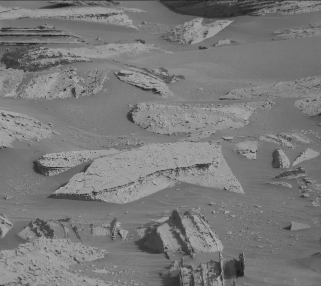 Sol 4030: Mast Camera (Mastcam)