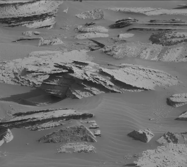 Sol 4030: Mast Camera (Mastcam)