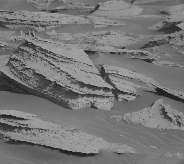 Sol 4030: Mast Camera (Mastcam)