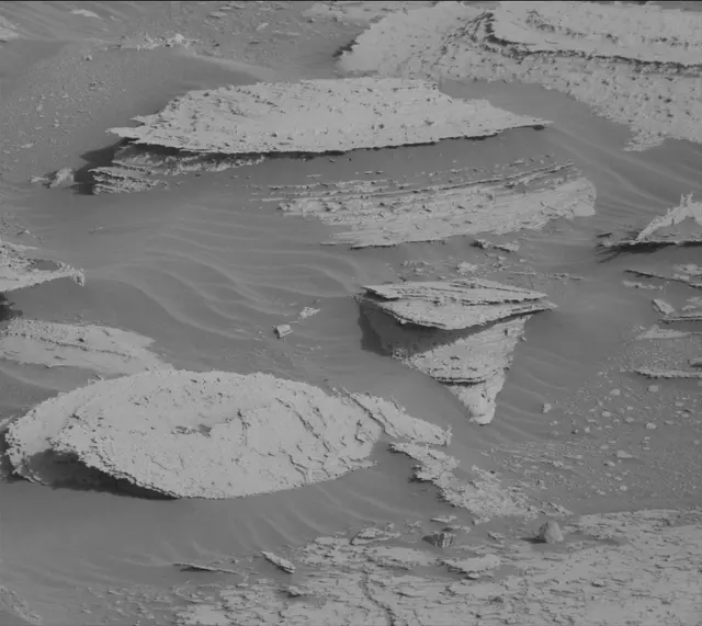Sol 4030: Mast Camera (Mastcam)