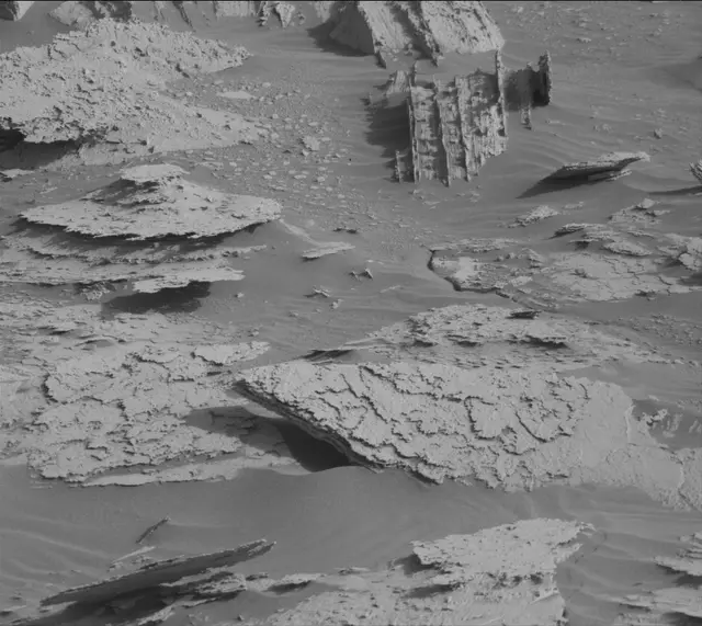 Sol 4030: Mast Camera (Mastcam)