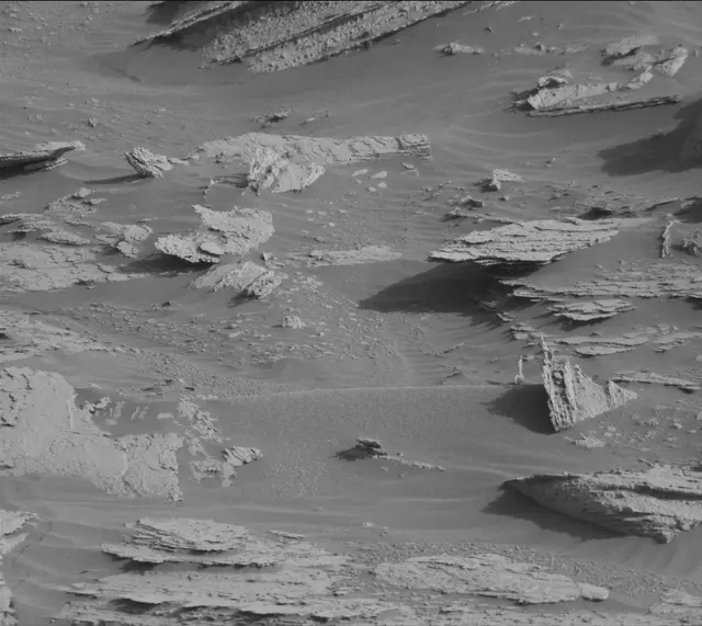Sol 4030: Mast Camera (Mastcam)