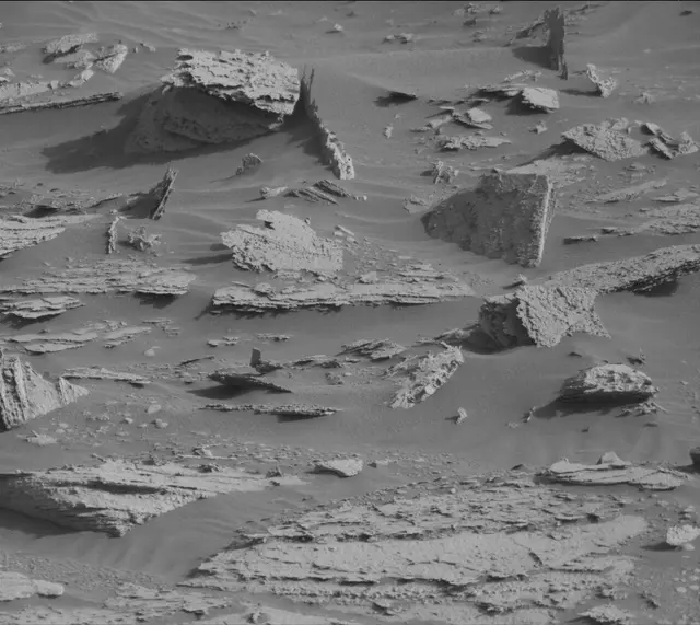 Sol 4030: Mast Camera (Mastcam)