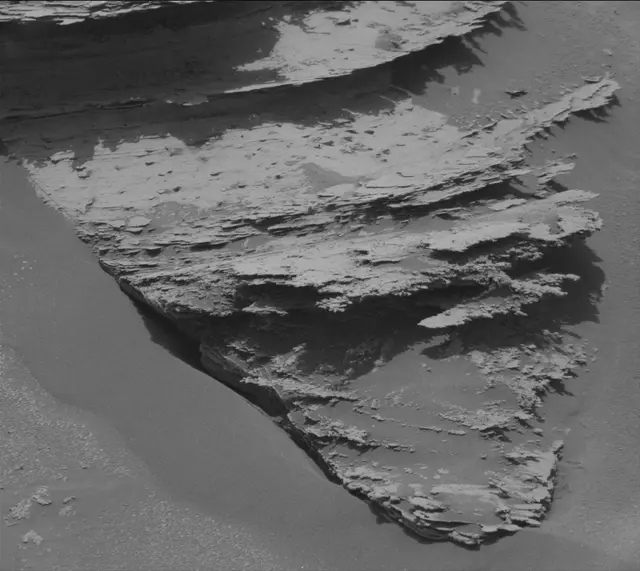 Sol 4032: Mast Camera (Mastcam)