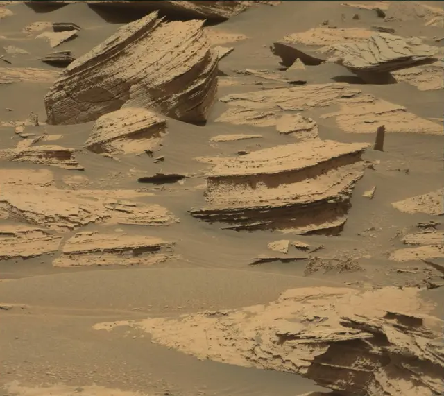 Sol 4033: Mast Camera (Mastcam)