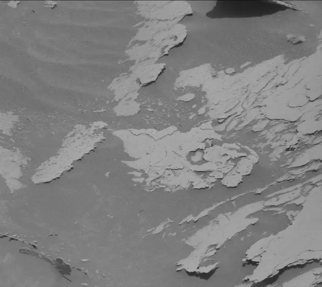 Sol 4035: Mast Camera (Mastcam)