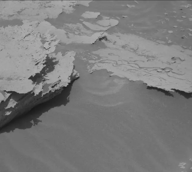 Sol 4035: Mast Camera (Mastcam)