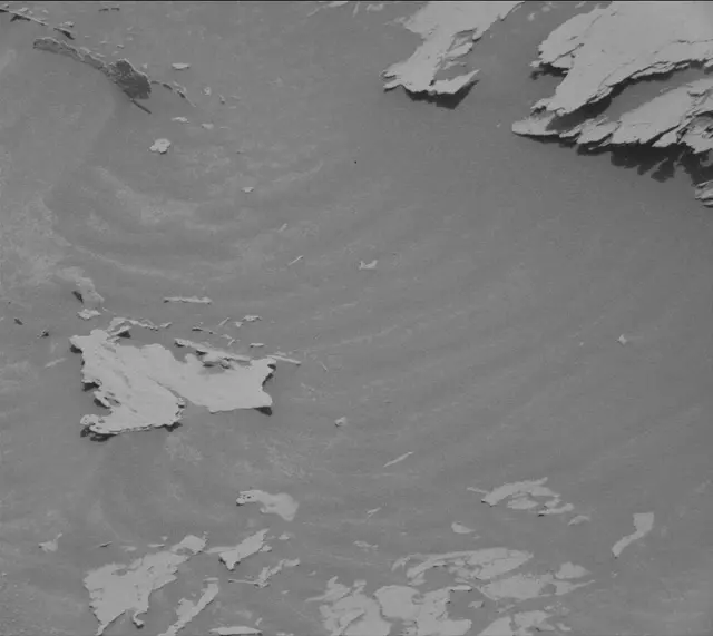 Sol 4035: Mast Camera (Mastcam)
