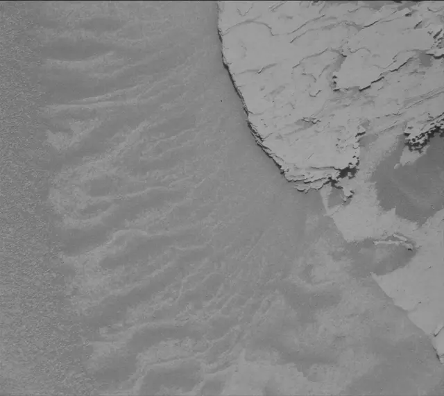Sol 4035: Mast Camera (Mastcam)