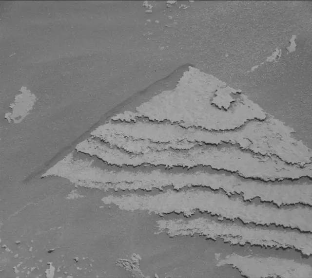 Sol 4035: Mast Camera (Mastcam)