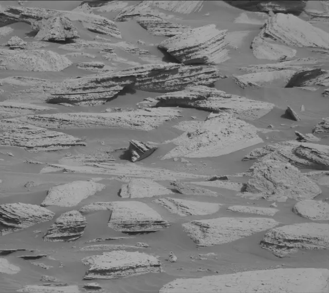 Sol 4035: Mast Camera (Mastcam)