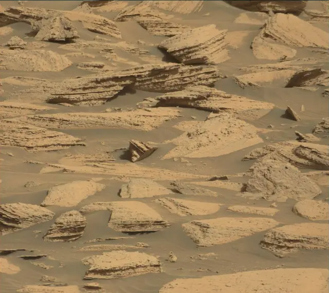Sol 4035: Mast Camera (Mastcam)