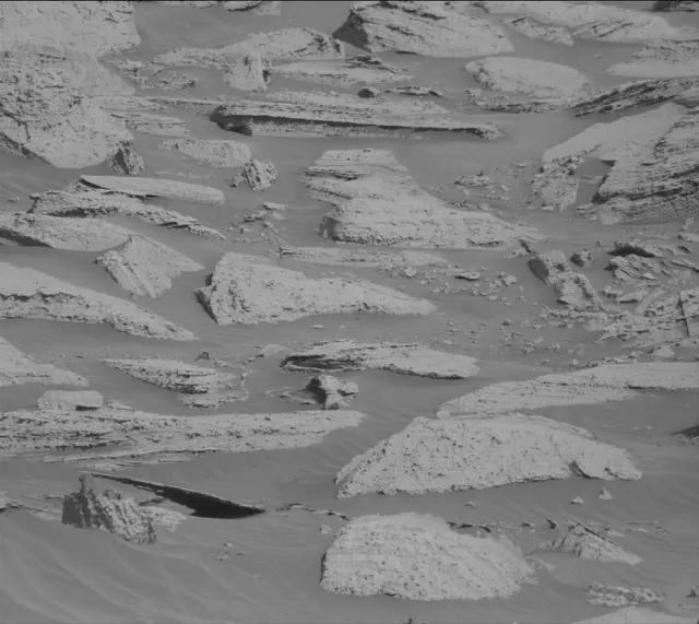 Sol 4035: Mast Camera (Mastcam)
