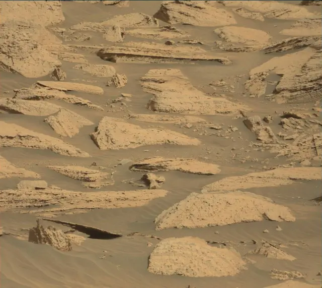 Sol 4035: Mast Camera (Mastcam)
