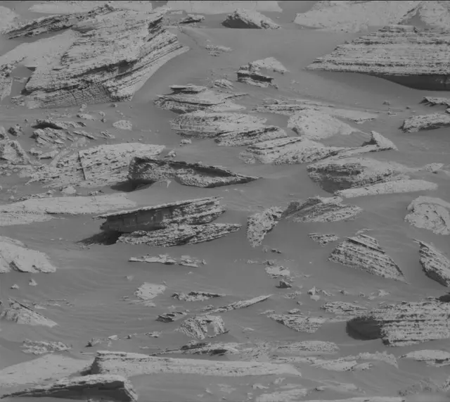 Sol 4035: Mast Camera (Mastcam)