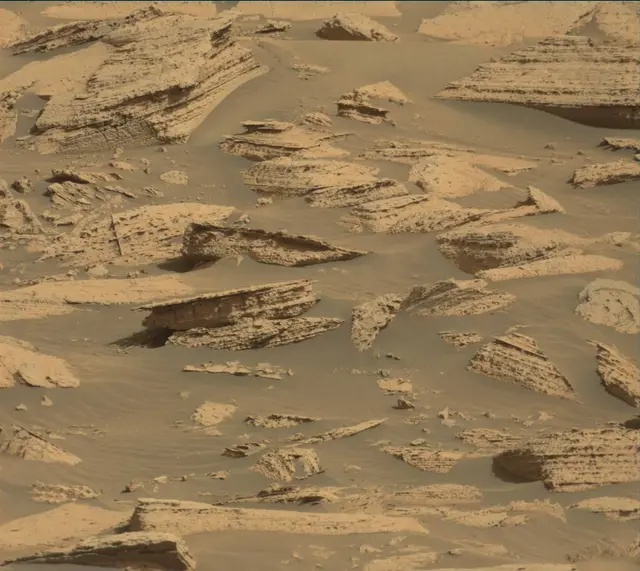 Sol 4035: Mast Camera (Mastcam)