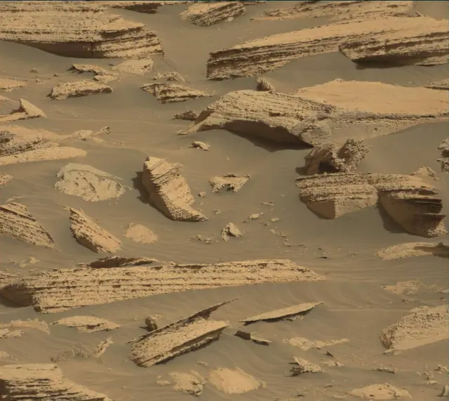 Sol 4035: Mast Camera (Mastcam)