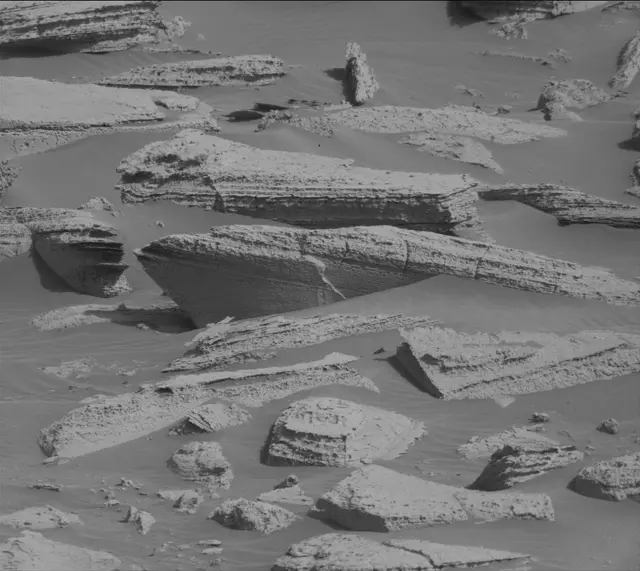 Sol 4035: Mast Camera (Mastcam)