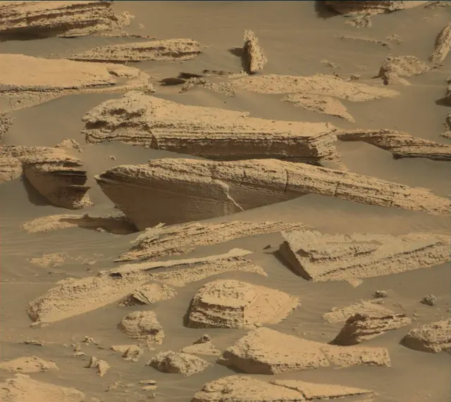 Sol 4035: Mast Camera (Mastcam)