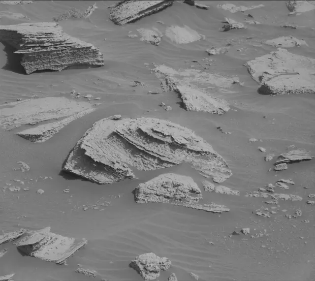 Sol 4035: Mast Camera (Mastcam)
