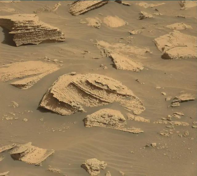 Sol 4035: Mast Camera (Mastcam)
