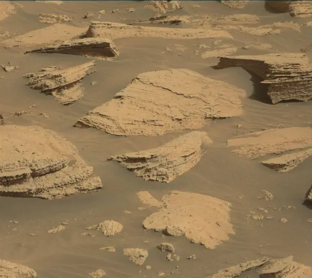 Sol 4035: Mast Camera (Mastcam)