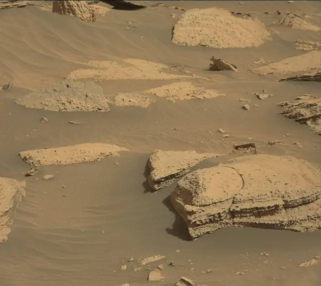 Sol 4035: Mast Camera (Mastcam)