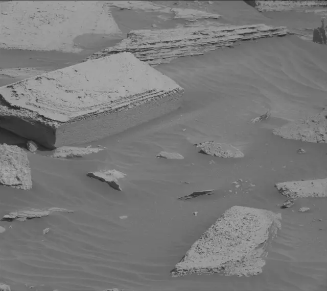 Sol 4035: Mast Camera (Mastcam)