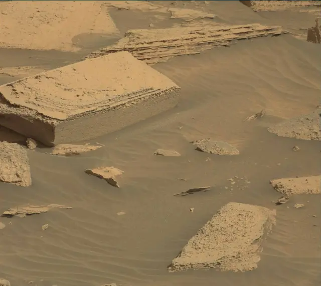 Sol 4035: Mast Camera (Mastcam)
