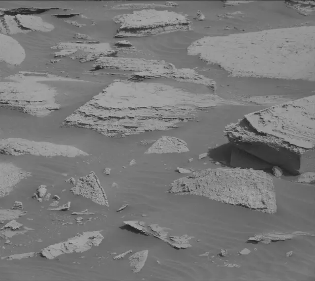 Sol 4035: Mast Camera (Mastcam)