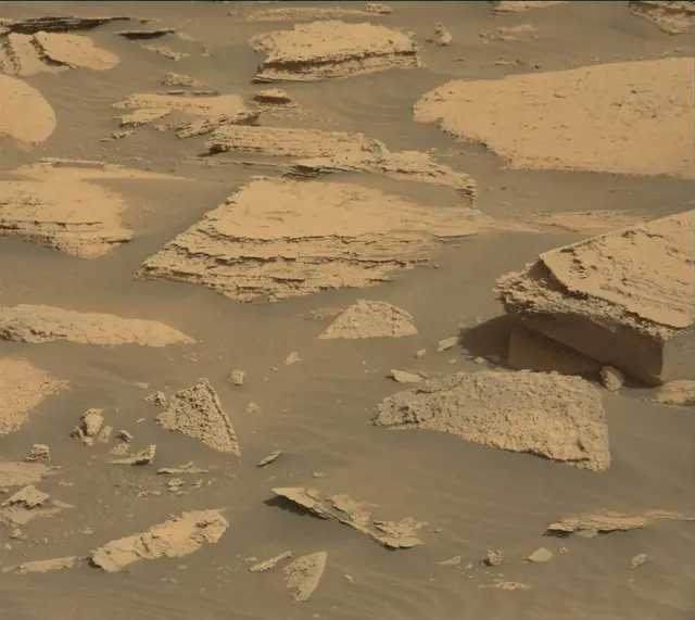 Sol 4035: Mast Camera (Mastcam)