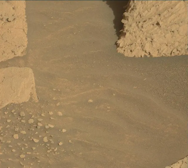 Sol 4035: Mast Camera (Mastcam)