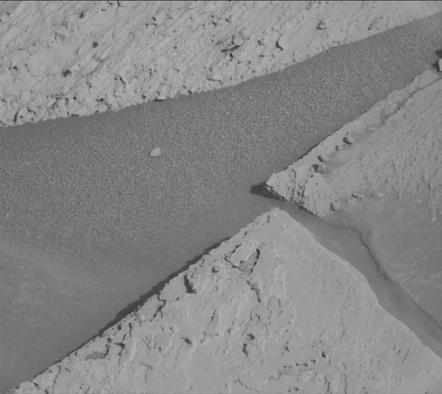 Sol 4035: Mast Camera (Mastcam)