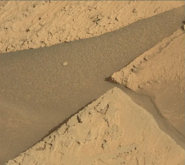 Sol 4035: Mast Camera (Mastcam)
