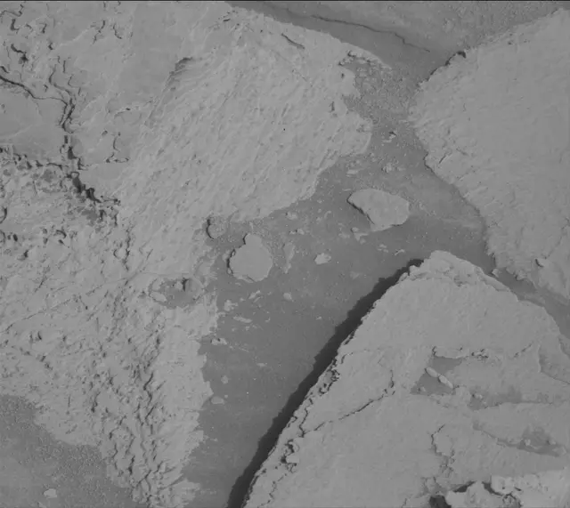 Sol 4035: Mast Camera (Mastcam)