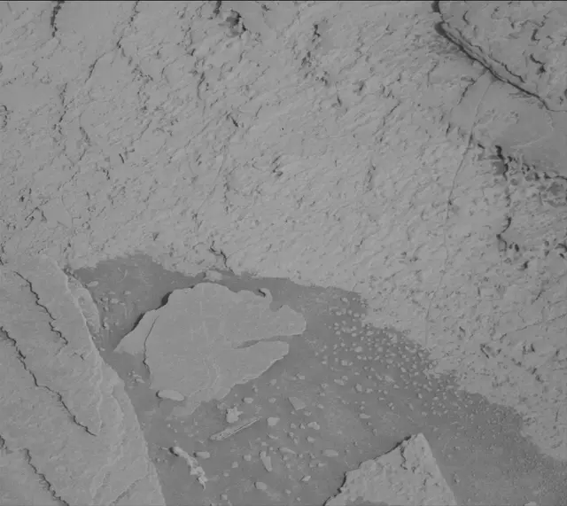 Sol 4035: Mast Camera (Mastcam)