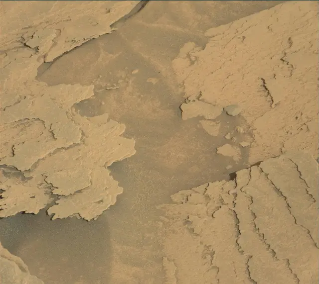 Sol 4035: Mast Camera (Mastcam)