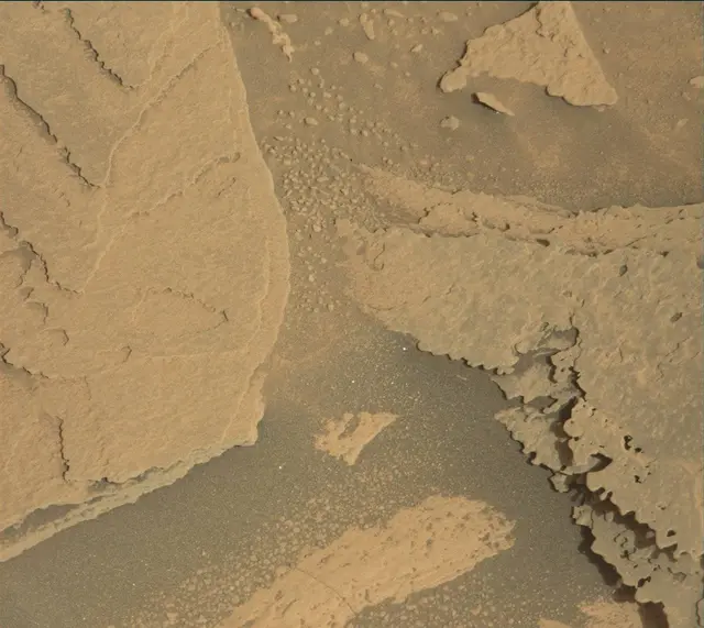 Sol 4035: Mast Camera (Mastcam)