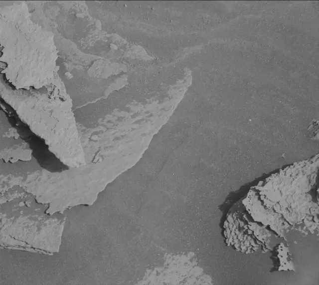 Sol 4035: Mast Camera (Mastcam)