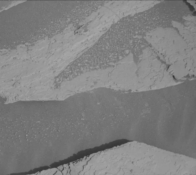 Sol 4035: Mast Camera (Mastcam)