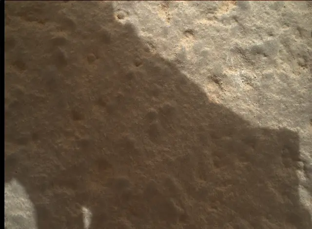 Sol 4035: Mars Hand Lens Imager (MAHLI)
