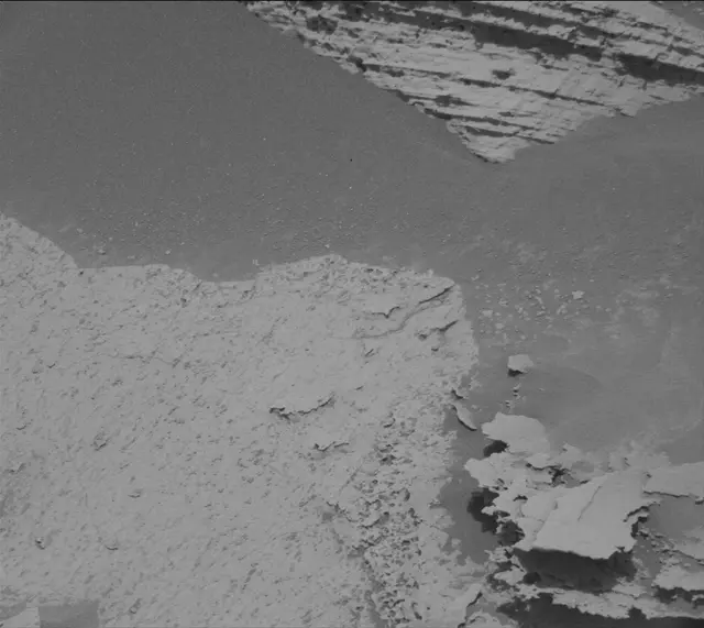 Sol 4037: Mast Camera (Mastcam)