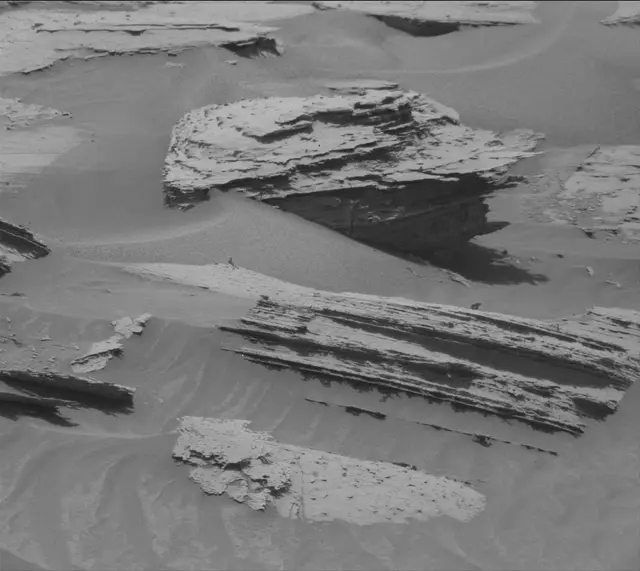 Sol 4037: Mast Camera (Mastcam)