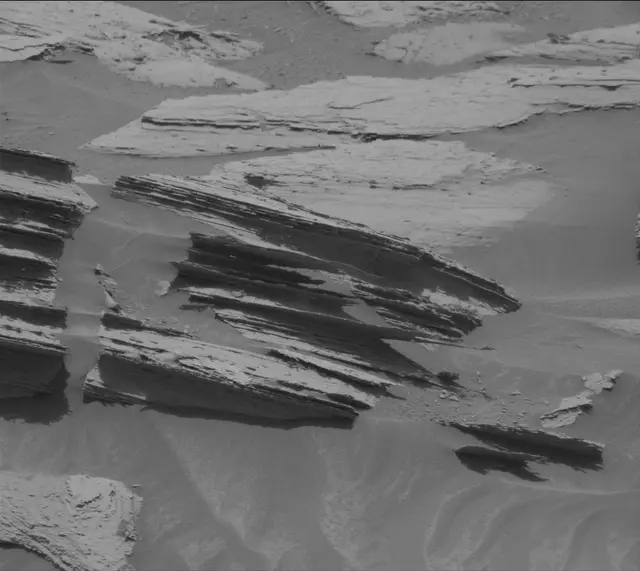 Sol 4037: Mast Camera (Mastcam)