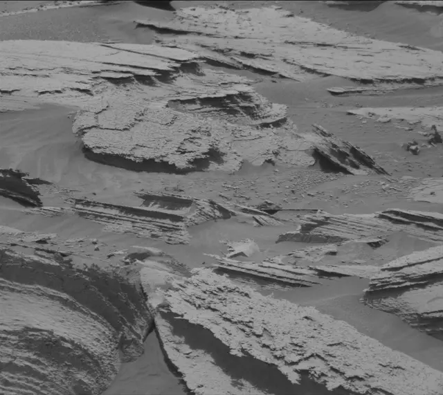 Sol 4037: Mast Camera (Mastcam)
