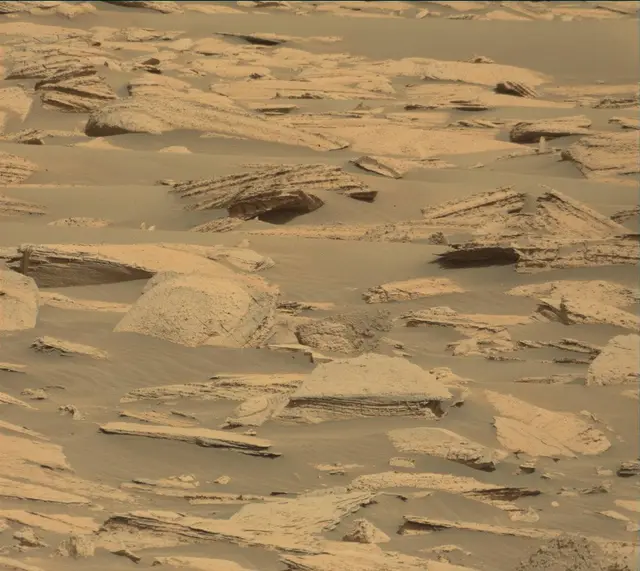 Sol 4037: Mast Camera (Mastcam)