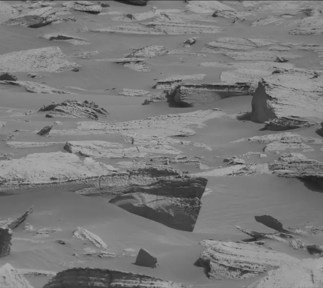 Sol 4037: Mast Camera (Mastcam)