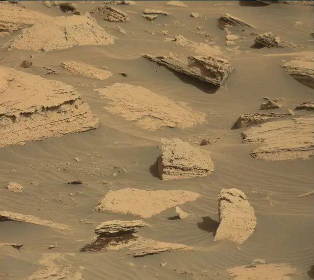 Sol 4037: Mast Camera (Mastcam)