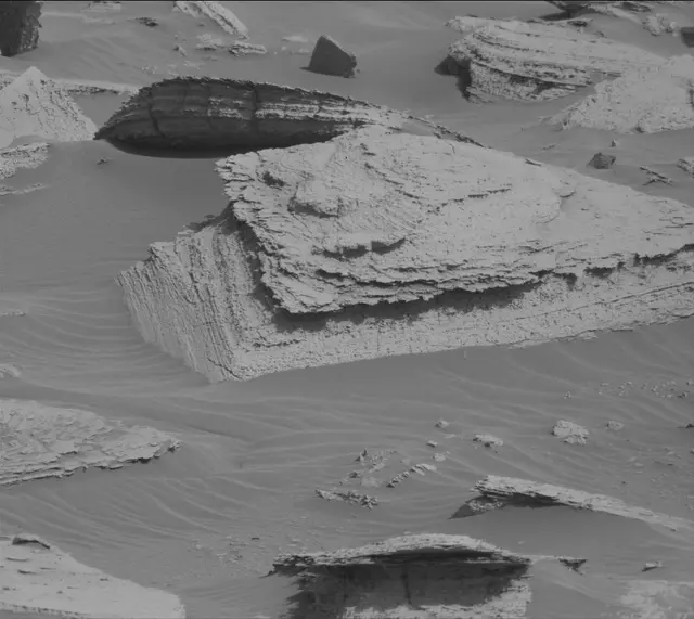 Sol 4037: Mast Camera (Mastcam)